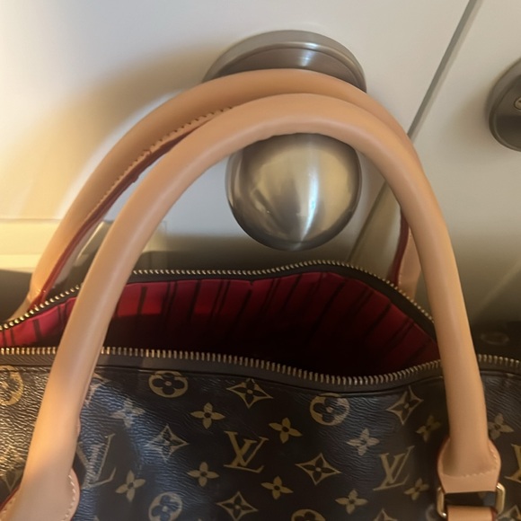 NWOT overnight Duffle bag! - Picture 7 of 12